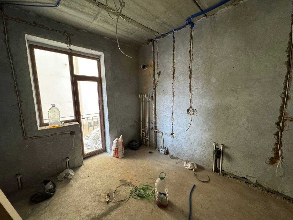 ПРОДАЁТСЯ 3х комнатная квартира в состоянии коробки в центре города