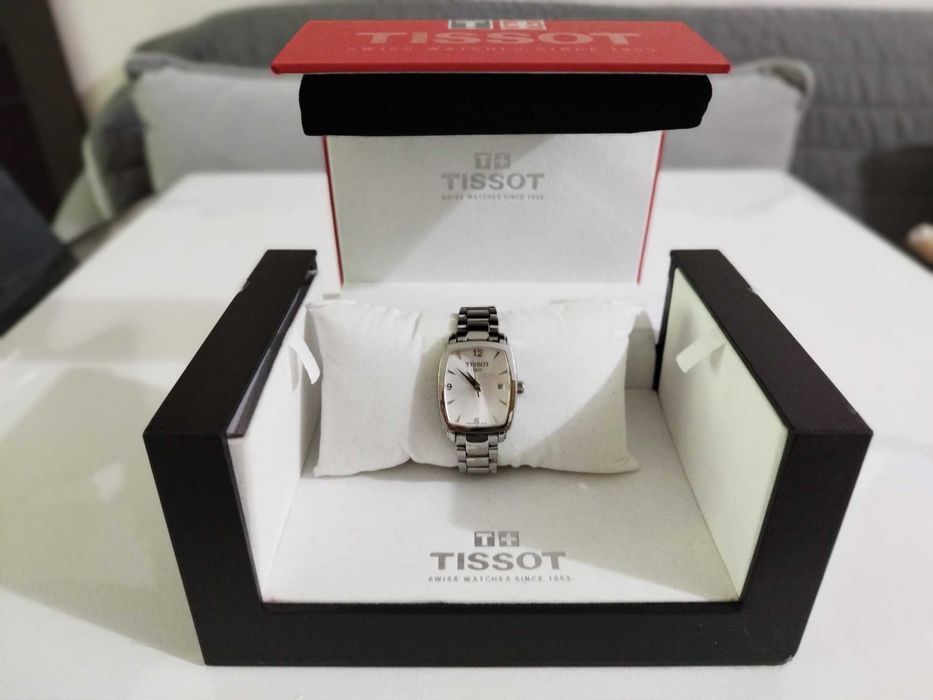 Продам женские часы Tissot