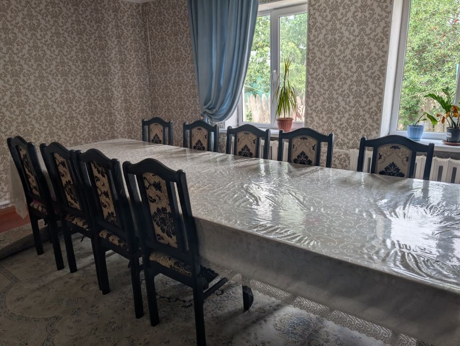 4 м стол сатылады. Жағдайы жақсы