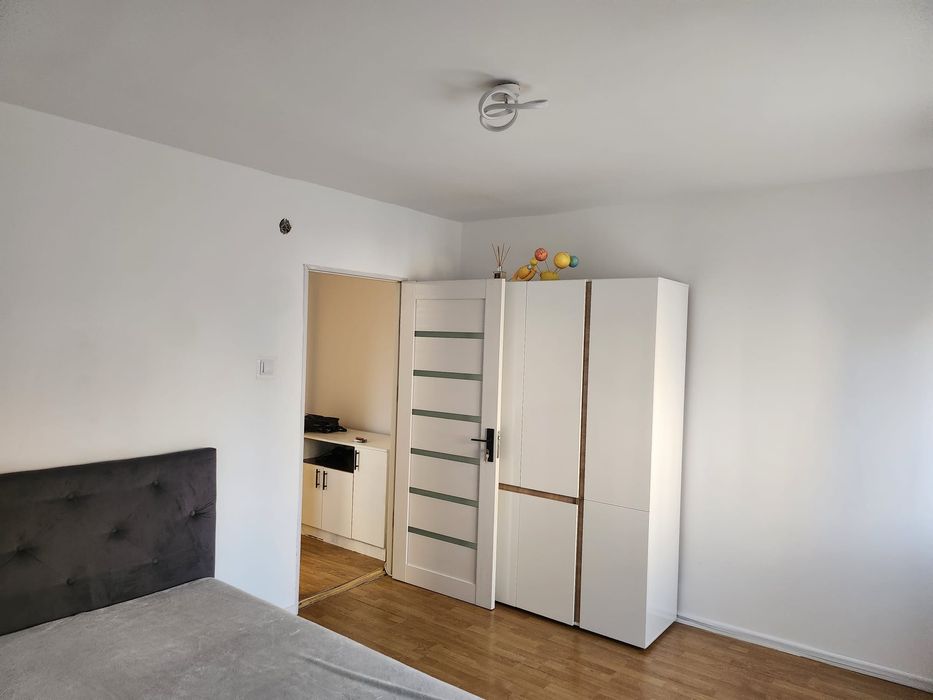 Inchiriez apartament 2 camere,decomandat, zona str.G Enescu
