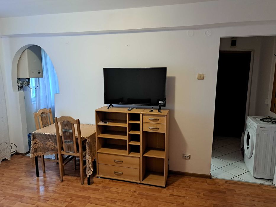Închiriez apartament cu 2 camere