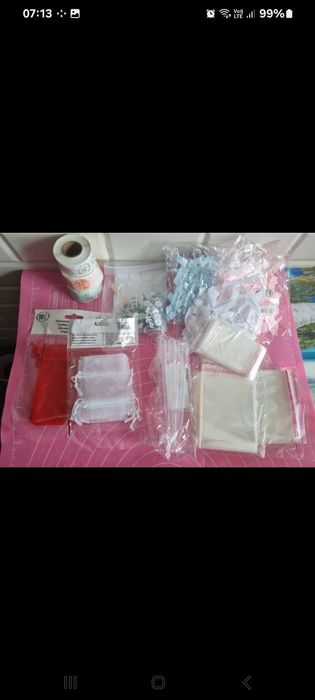 Kit pentru realizarea lumânărilor parfumate
Contine: 2 kg ceara,19 pig