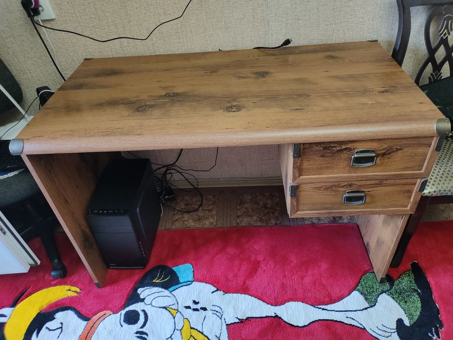 Продам компьютерный стол
