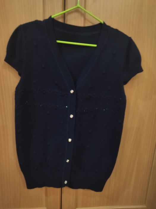 Продам  на девочку 7-8 лет