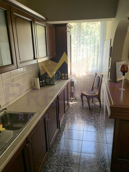 Продава се Многостаен апартамент в Бургас, Център - 140 кв.м за 2286 €/кв.м - Снимка #9