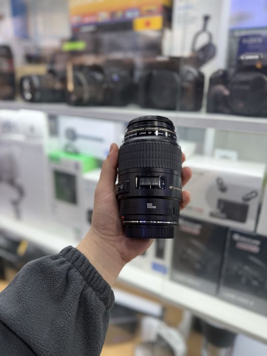 Canon 100 mm f2.8 USM