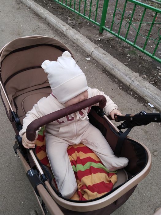 Продам коляску  жаксы коляска