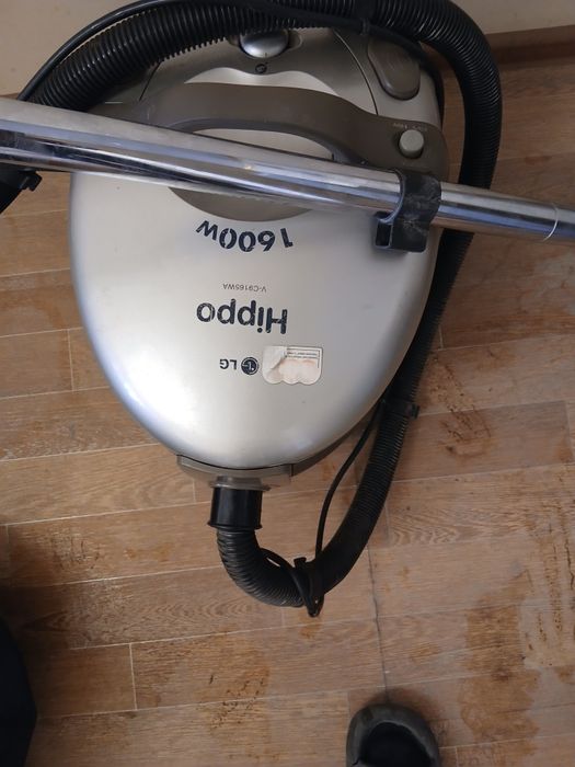 моющий пылесос LG  Hippo 1600