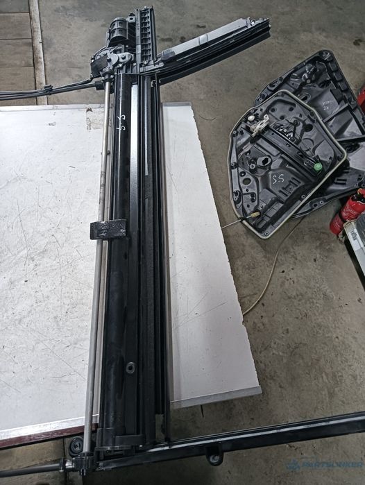 Actionare Perdea Stanga Spate Mercedes-Benz S-Class (W222, V222, X222)