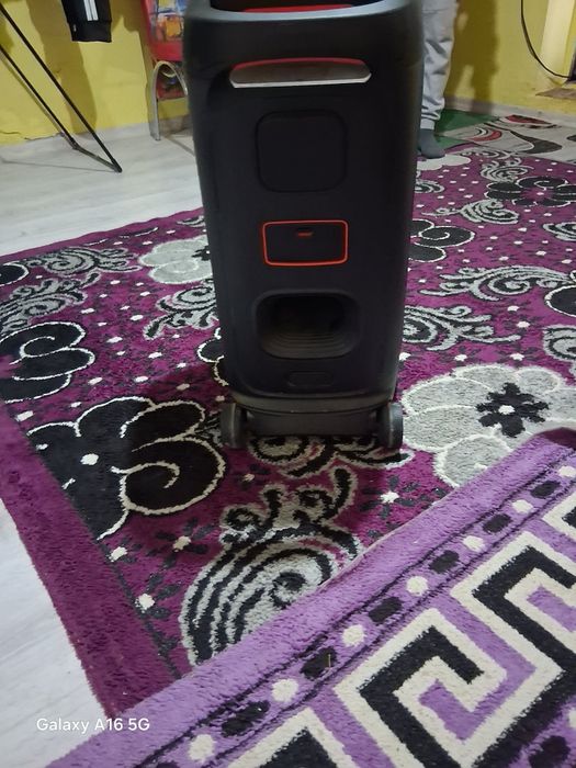 Vând boxa JBL party box 320