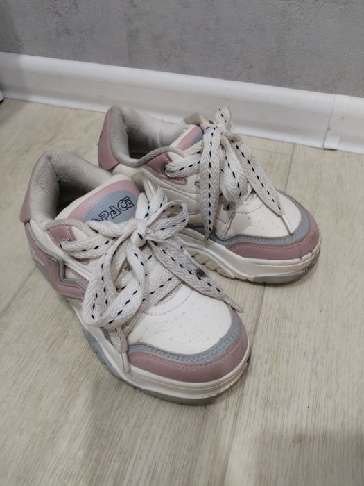 Продам кросовки на девочку