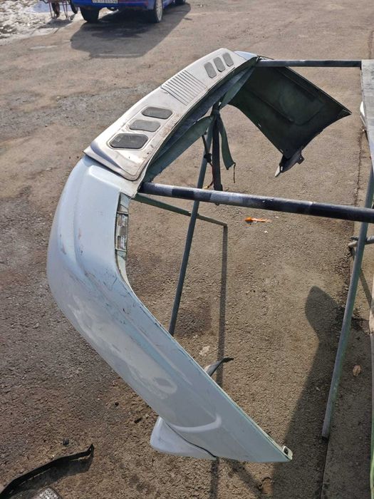 Бампер здний субару форестер SF 1997 год белый