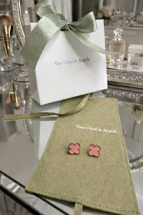 дамски розови детелини обеци със златисто нови с торбичка ван клиф van cleef VC идеален подарък за баловете розово бижу