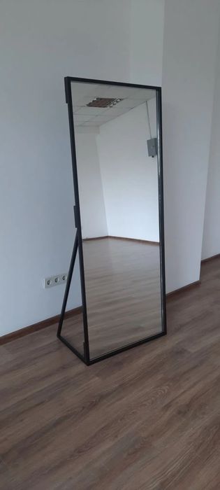 Напольное зеркало