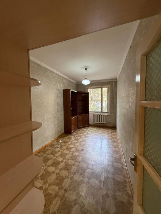 Юнусабад-2 квартал (ор-р: Суд) 3х комнатная, первый этаж