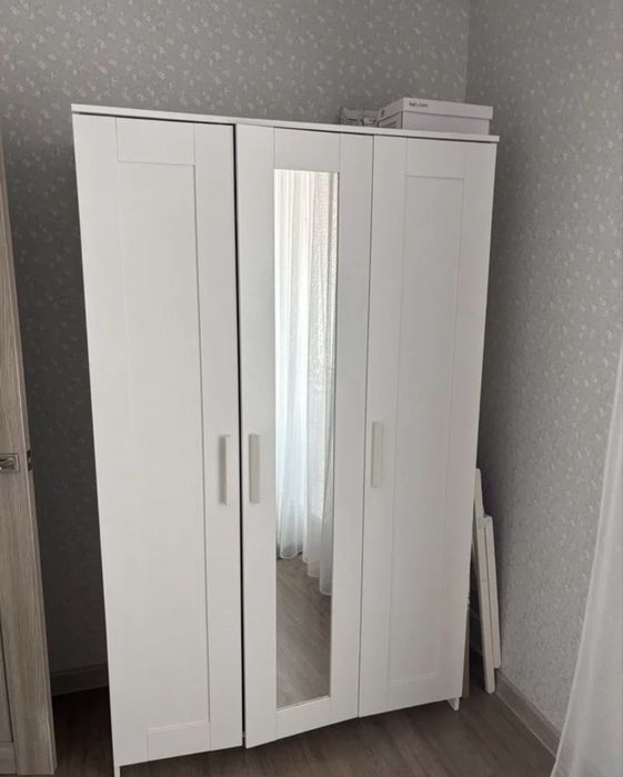 Шкаф 3-дверный с зеркалом IKEA BRIMNES