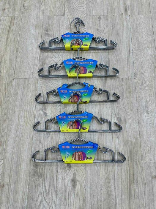 Вешалка металлическая