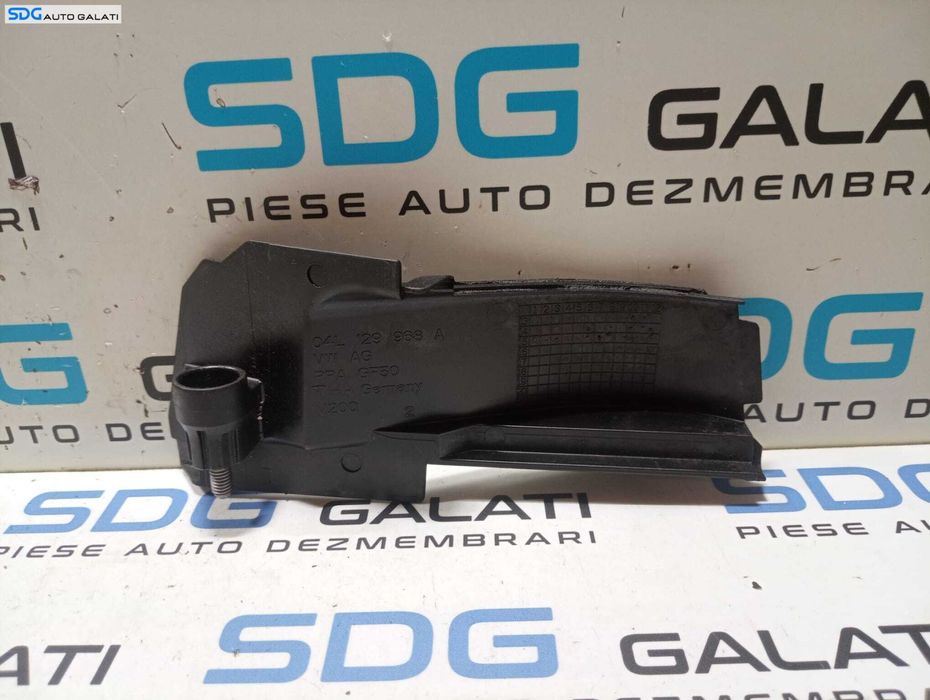 Capac Plastic Distributie Motor Volkswagen Passat B8 2015 - Prezent Cod 04L129968A [M5491]