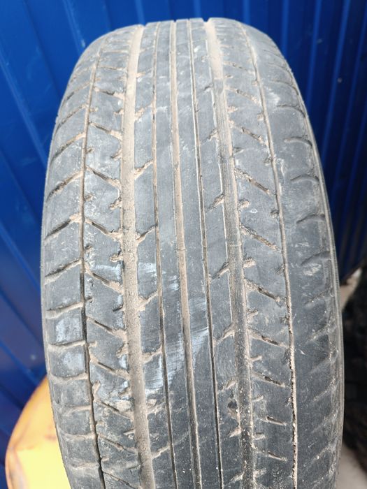 Продам б/у шину 195/65R15