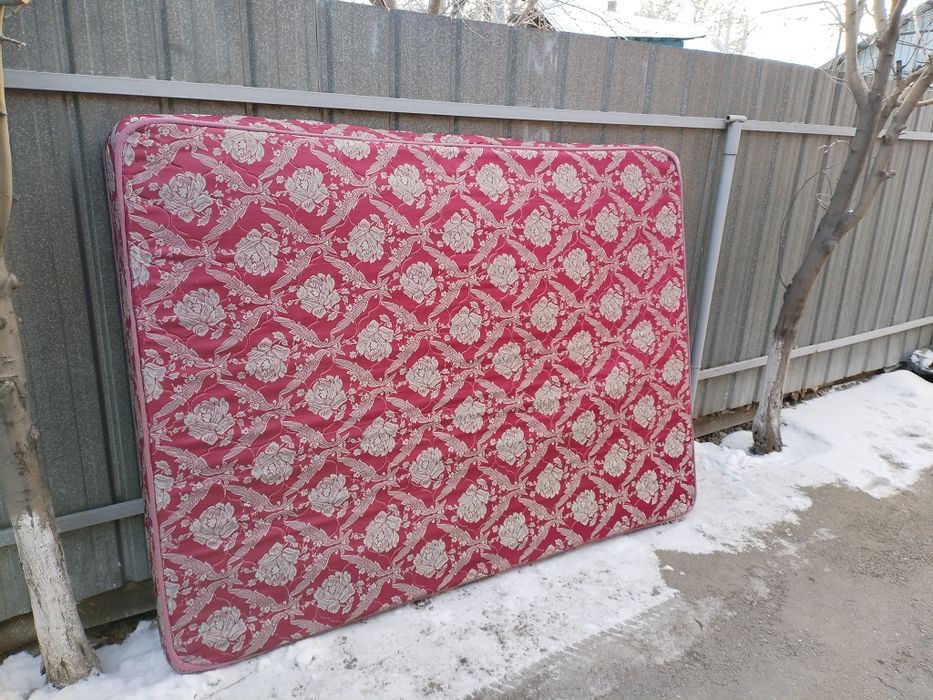 Матрас 150х200.                                                      .