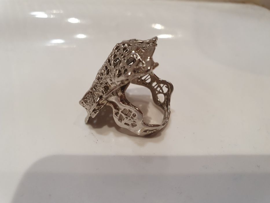 Пръстен, хълка, цирконии