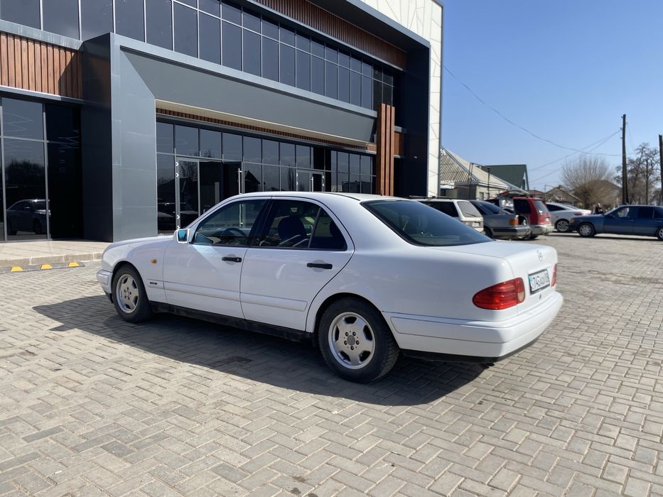 Мерседес E-class 1997 2.8бензин