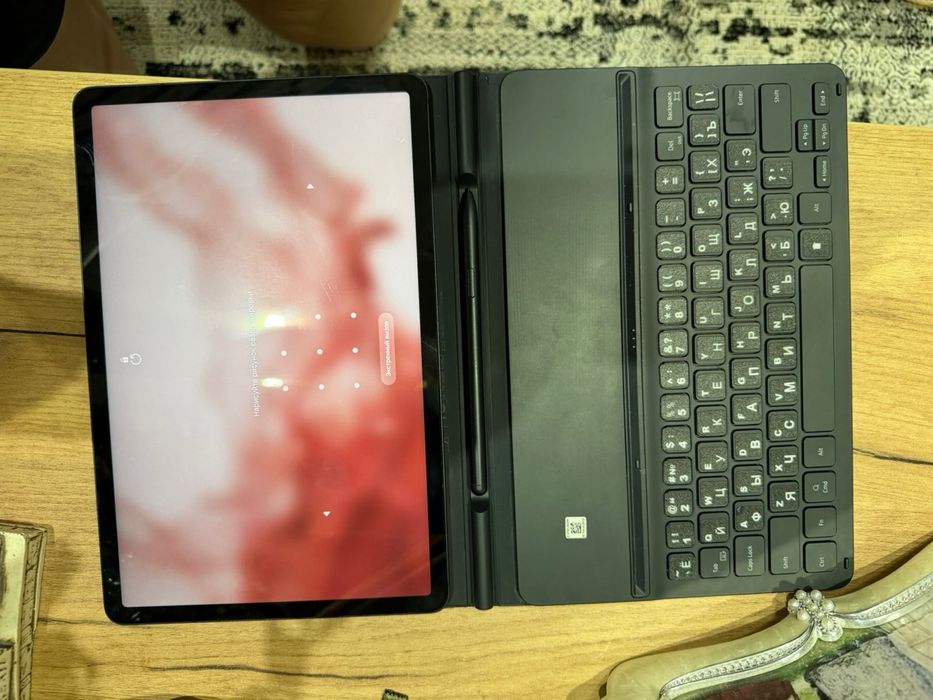 Продаю планшет Galaxy tab S8 5G в идеальном состоянии