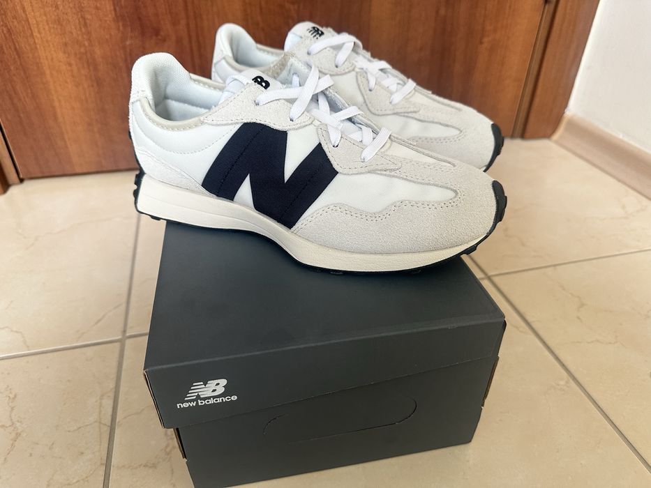 New Balance  327
