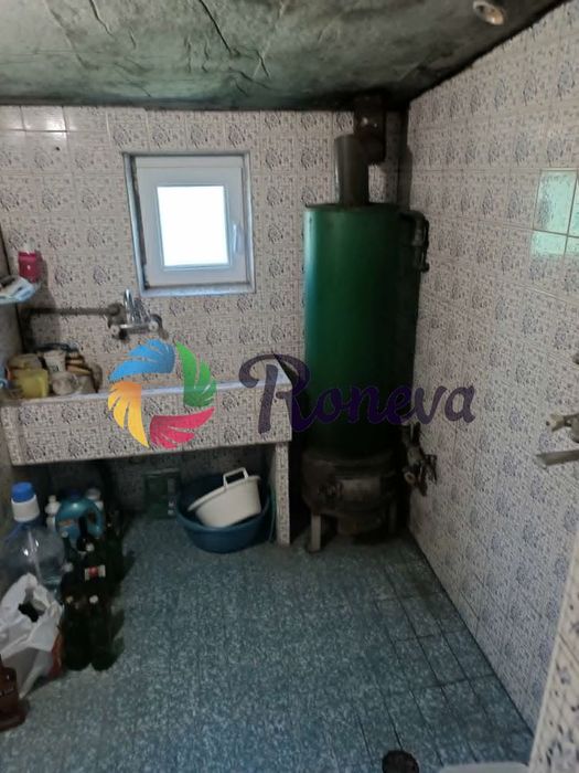 Къща в Варна, област-с.Житница с двор  2226 м2 цена 41990 евро
