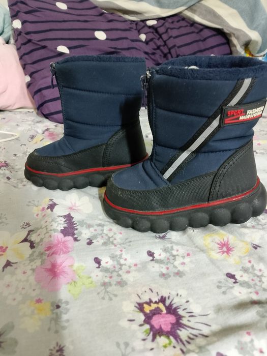 Продаю детские сапожки