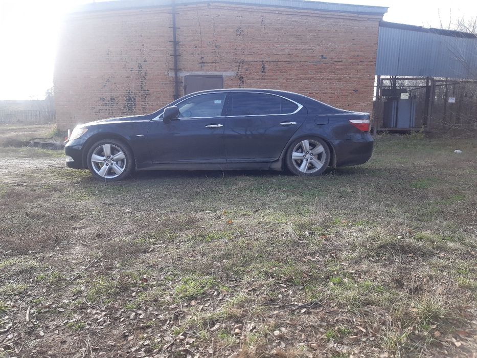 Продам Лексус лс460