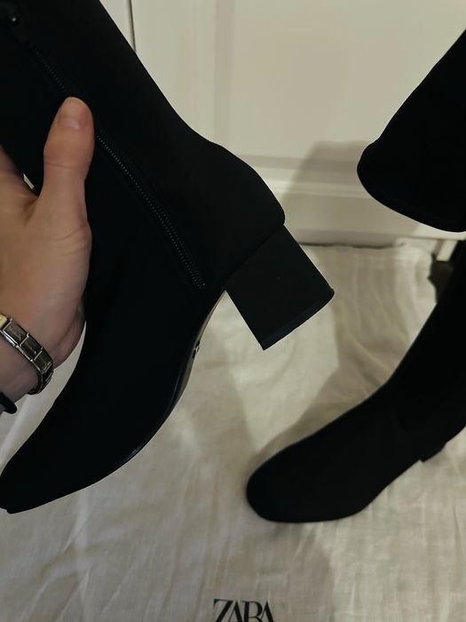 Cizme Zara , de dama masura 36 , negre , lungi peste genuhi