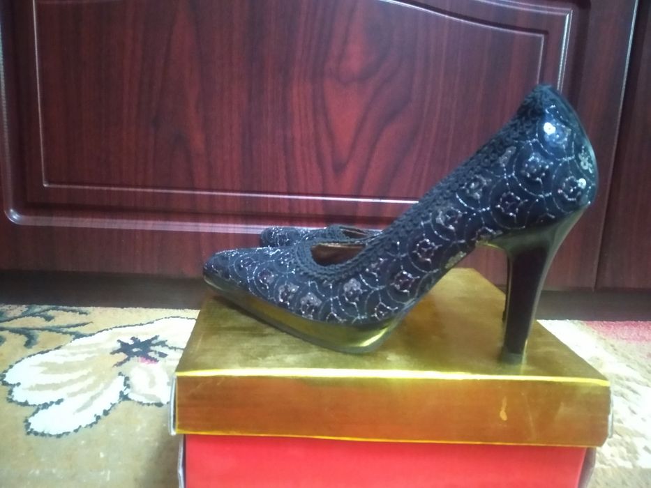 Туфли новые вечерние 35 размер
