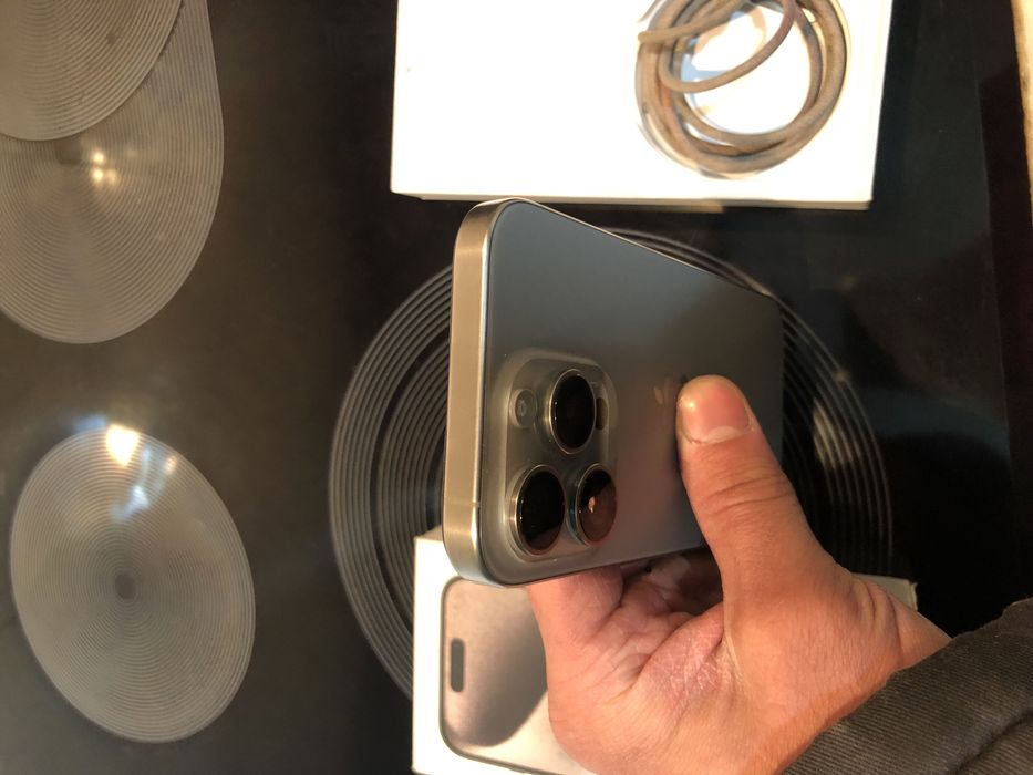 Продам Айфон 15 про