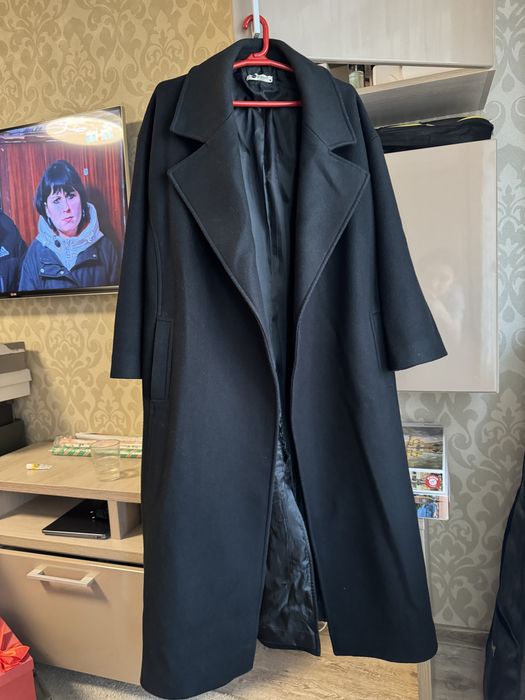 Женское черное пальто