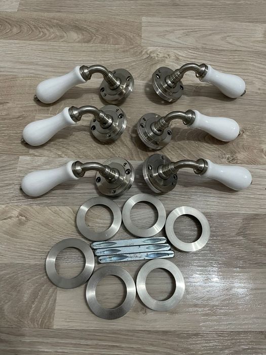 Maner din ceramica pentru usa