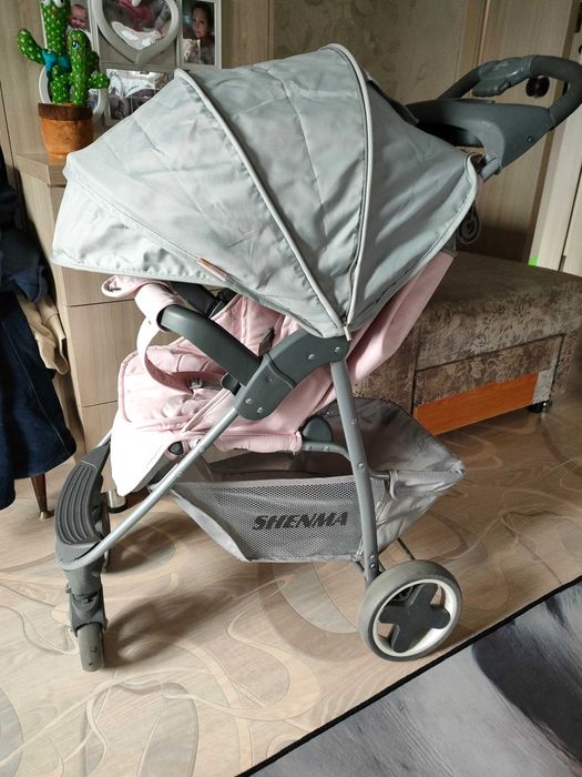 Детская прогулочная коляска