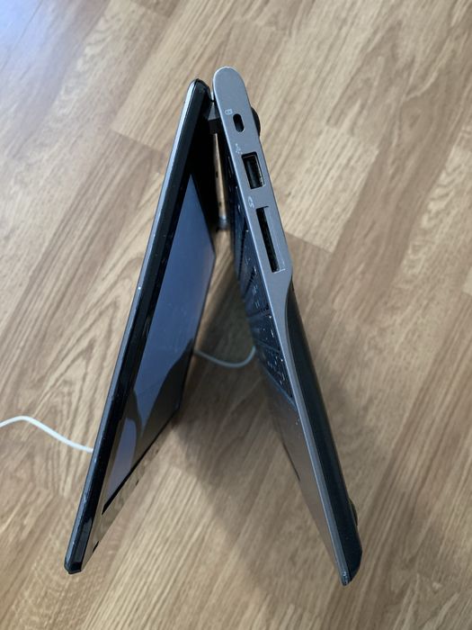 Laptop Acer ChromeOS display spart in rest este complet fara incarcato