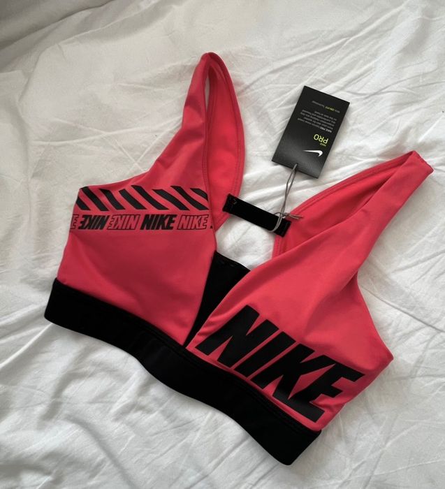 Чисто ново спортно бюстие Nike