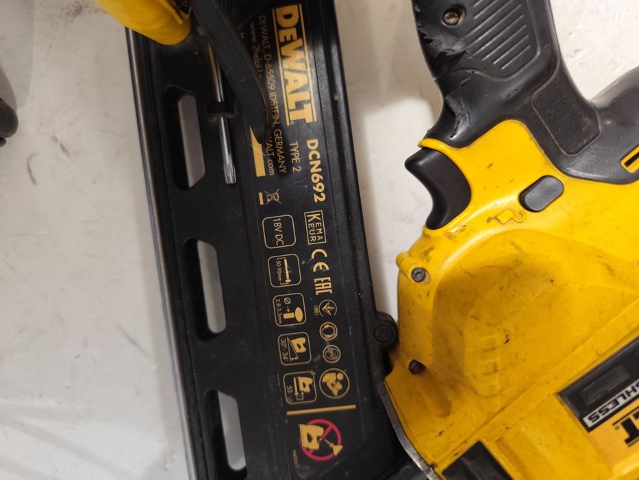 Акумулаторен такер за пирони Девалт комплект DeWALT DCN692 18V