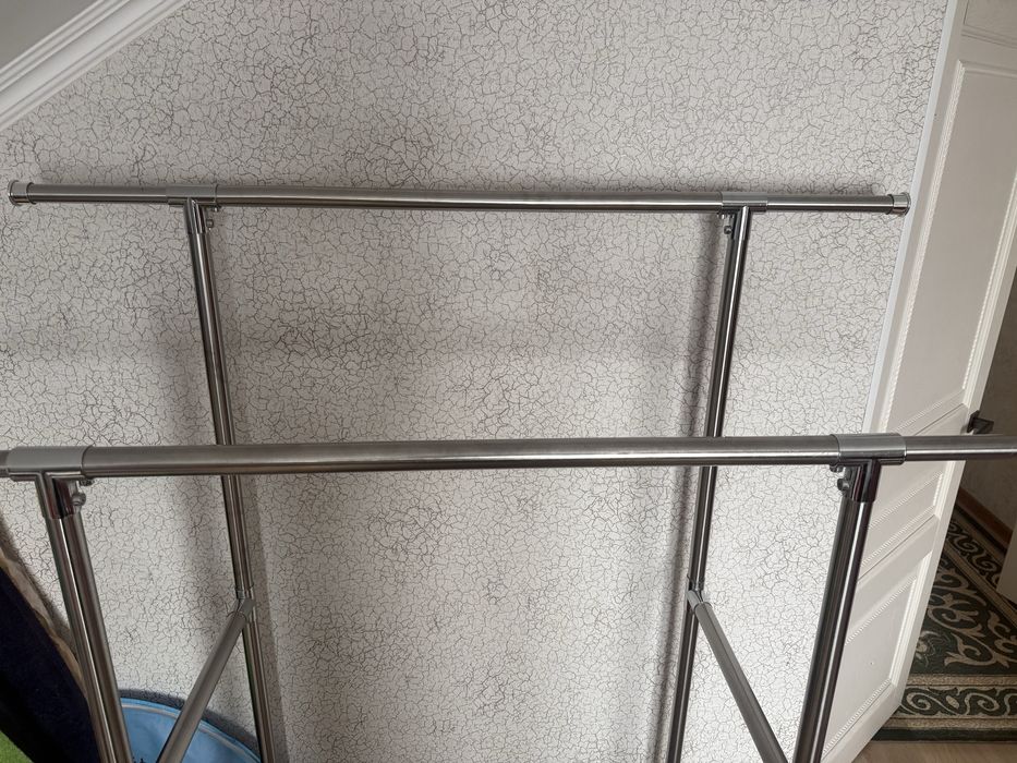 вешалка напольная б/у в хорошем сострянии