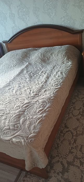 Двуспальная кровать б/у