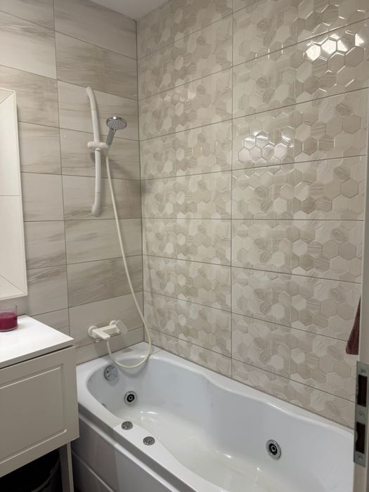 Ofer spre inchiriere apartament 3 camere Prima  Iosia Rezidence bloc nou cu loc de parcare