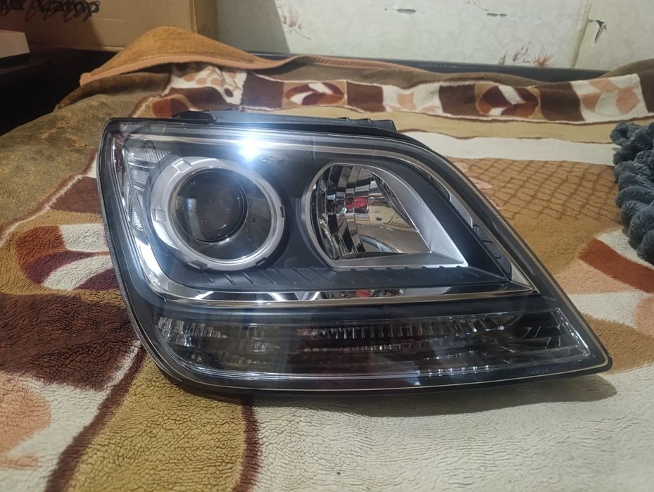 Фара на кия Mohave