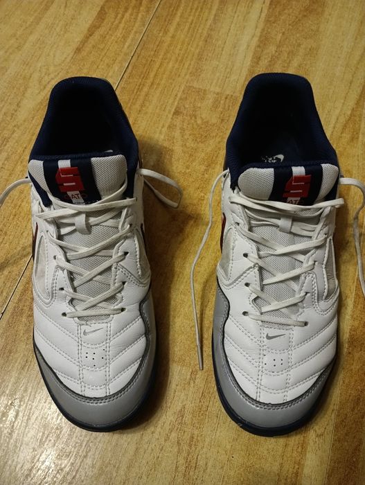 Кроссовки футбол