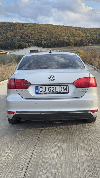VOLKSWAGEN Jetta 2011 — imagine 3
