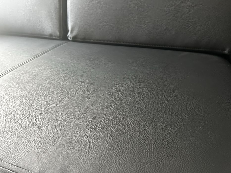 Кожен Диван черен