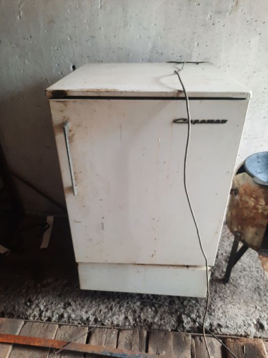 Холодильник саратов в хорошем состояние