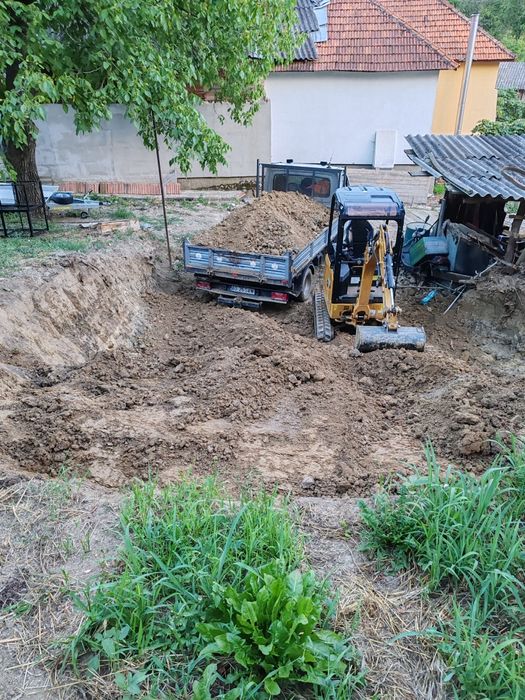 Inchiriez miniexcavator cu picon si operator Execut lucrări