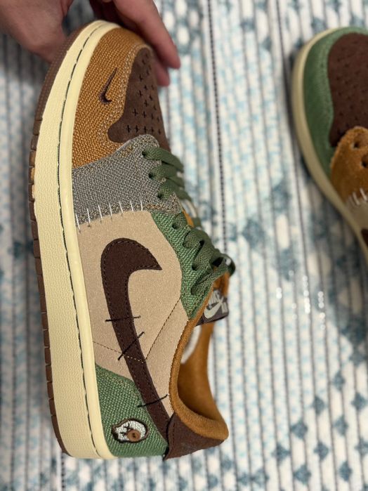 adidasi jordan 1 travis scott